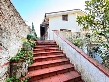 Villa bifamiliare Imperia [Cod. rif 703VRG]