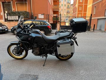 Honda africa twin CRF1000 (2019) total black