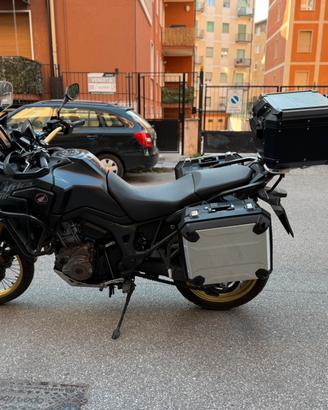 Honda africa twin CRF1000 (2019) total black