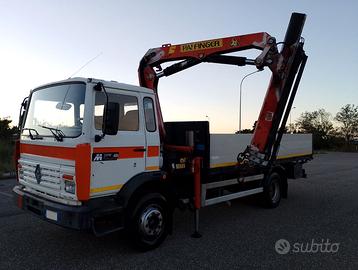 Autocarro Renault cassone fisso con Gru