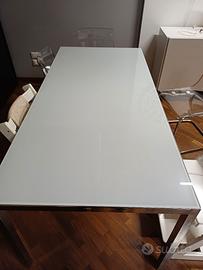 Tavolo Ikea in vetro e acciaio