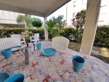 Piano terra con giardino 150 mt dal mare Rif.1006