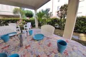 Piano terra con giardino 150 mt dal mare Rif.1006