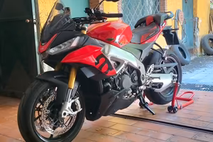 Aprilia Tuono v4 2023 