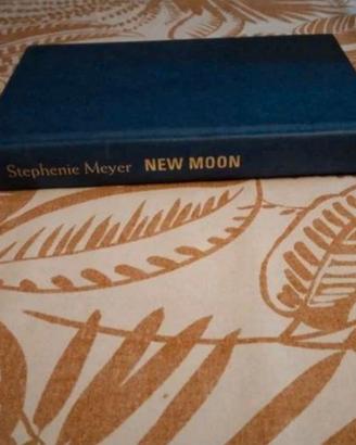 libro NEW Moon
