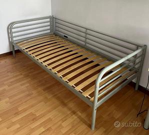 Struttura letto + materasso e cuscini