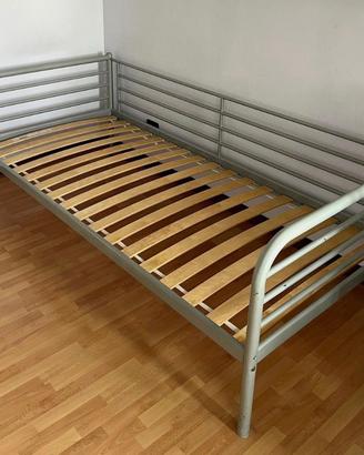 Struttura letto + materasso e cuscini
