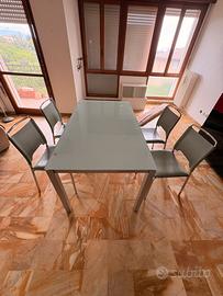 Tavolo in Vetro + 4 Sedia Abbinate