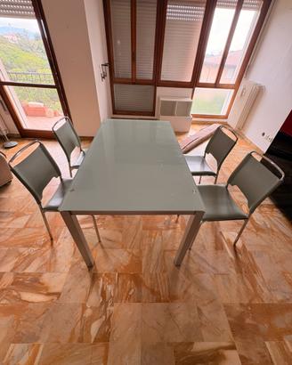 Tavolo in Vetro + 4 Sedia Abbinate