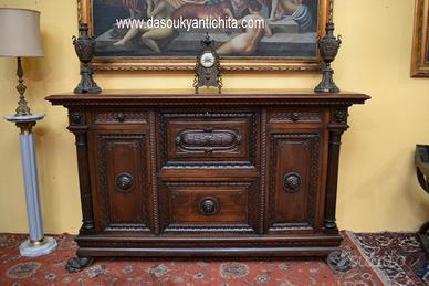 Credenza a tre sportelli stile Neorinascimento XX