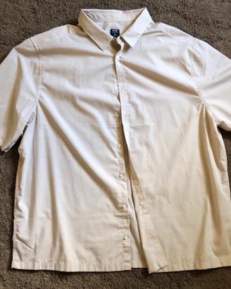 La camicia uomo a maniche corte