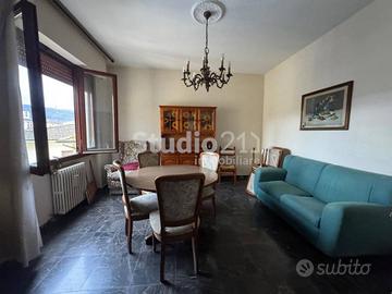 Appartamento di 110 m² con 4 locali e posto auto a