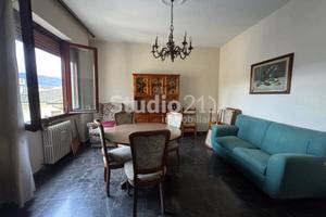 Appartamento di 110 m² con 4 locali e posto auto a