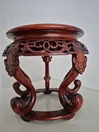 Pidistallo in legno intagliato