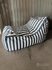 Coppia di poltrone piu pouf
