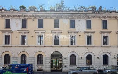 COMODO BILOCALE IN STABILE D'EPOCA