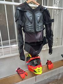 Protezione casco occhiali guanti