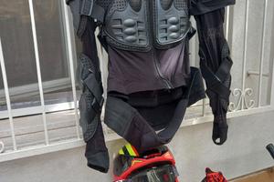 Protezione casco occhiali guanti