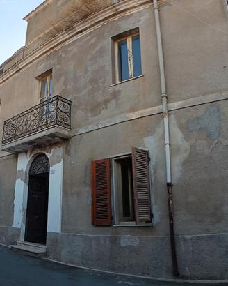 Intera Palazzina da ristrutturare mq.190 - Tissi