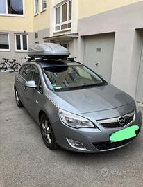 Opel Astra J Sports Tourer 2011