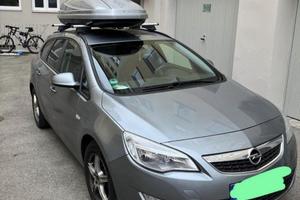 Opel Astra J Sports Tourer 2011