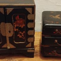 Mobiletti portagioie giapponesi antichi su legno l