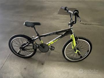 Bicicletta BMX - misura 12 anni