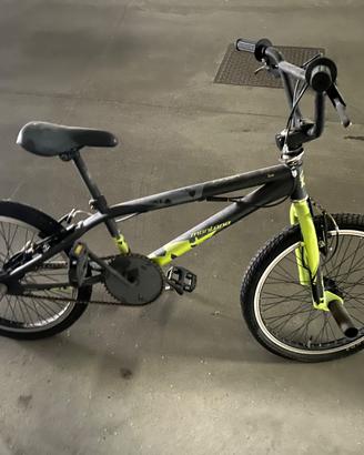 Bicicletta BMX - misura 12 anni