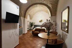 Monovano finemente arredato