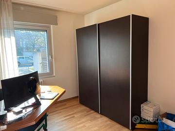 Armadio in legno ante scorrevoli