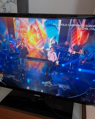 TV SAMSUNG UE32F5000AW