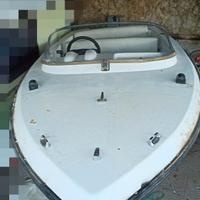 motoscafo con motore Suzuki 