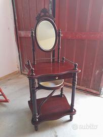 toletta con specchio per camera