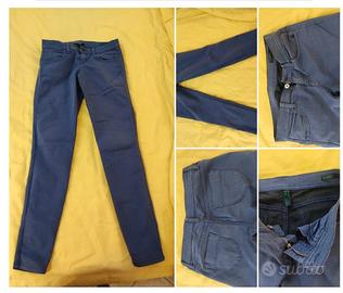 Pantaloni blu in morbido cotone elasticizzato