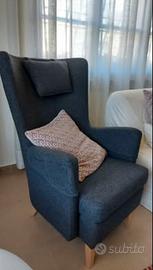 Poltrona in tessuto grigio con schienale alto