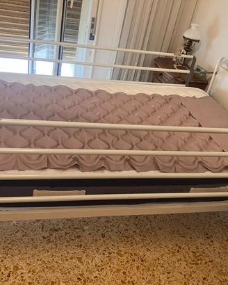 Letto ospedaliero ad una piazza e mezza