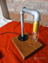 Lampada industriale artigianale in tubi idraulici