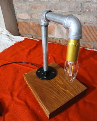 Lampada industriale artigianale in tubi idraulici