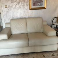 Coppia divani di cui uno con letto