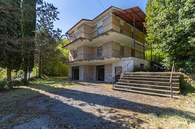 Villa di 477 m² con più di 5 locali e box auto dop