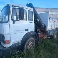 Autocarro IVECO 175.24 ribaltabile e gru hiab