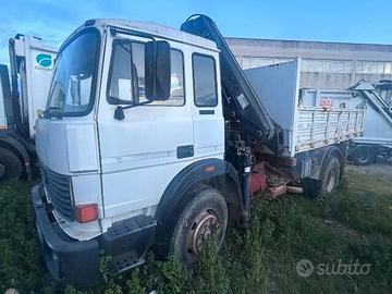 Autocarro IVECO 175.24 ribaltabile e gru hiab