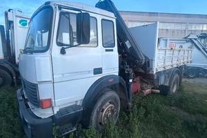 Autocarro IVECO 175.24 ribaltabile e gru hiab