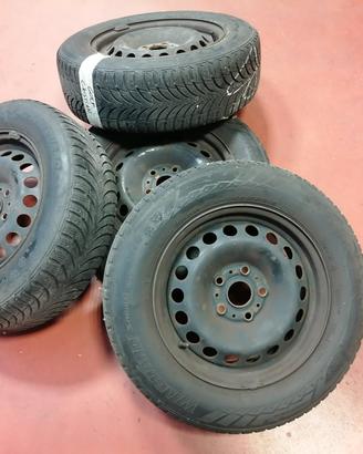 Cerchi in ferro, gomme e copricerchi