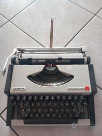 Macchina da scrivere Olympia
