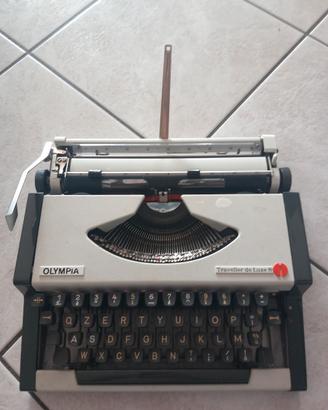 Macchina da scrivere Olympia
