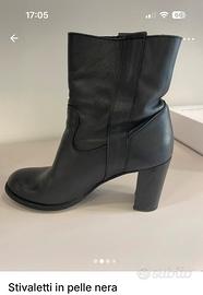 Stivaletti in pelle nera