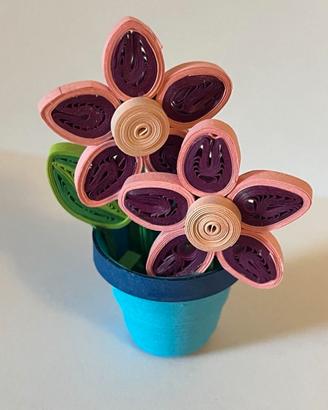 Vasetto di fiori rosa fatto a mano in origami