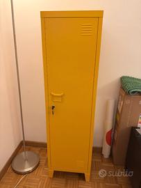 Armadietto giallo da ufficio