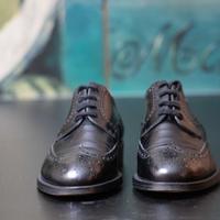 Scarpe classiche in pelle nera numero 42 e mezzo